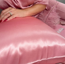 Ladda upp bild till gallerivisning, Sidenörngott - BARBIE pink, 100% Mullbärssiden, 22 momme
